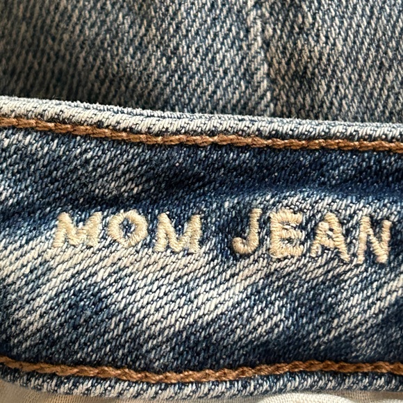 AEO American Eagle AE Mom Jeans Size 2 X-Short EUC - Picture 7 of 7